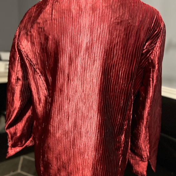 Chico's Women's Red Current Ribbed Button-Up Long sleeve Blouse Size 1 (8) - Picture 4 of 6